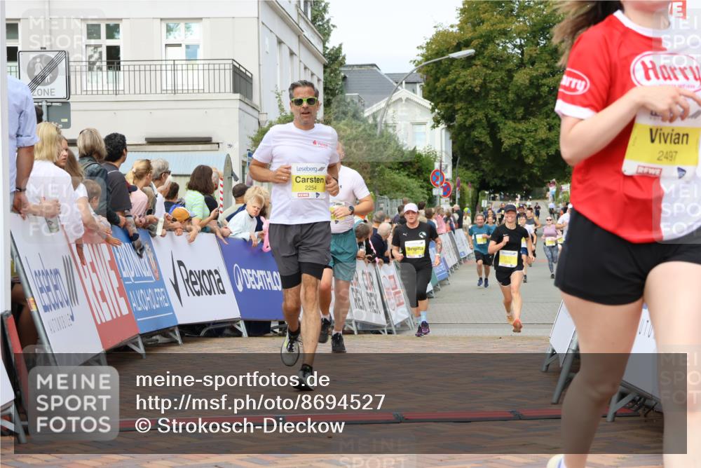 31.08.2025 - 21. Blankeneser Heldenlauf Strokosch-Dieckow http://msf.ph/oto/8694527 31.08.2025 10:26:32 Ziel 2706, 2254, 2497, 2688, 2007 meine-sportfotos.de