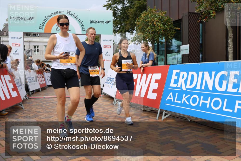 31.08.2025 - 21. Blankeneser Heldenlauf Strokosch-Dieckow http://msf.ph/oto/8694537 31.08.2025 12:35:09 Ziel 5115, 5315, 5689, 5037, 4267 meine-sportfotos.de