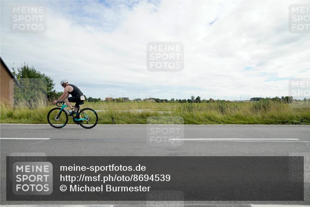 31.08.2025 - Elbe Triathlon Hamburg Michael Burmester http://msf.ph/oto/8694539 31.08.2025 15:19:51 Radfahren  meine-sportfotos.de