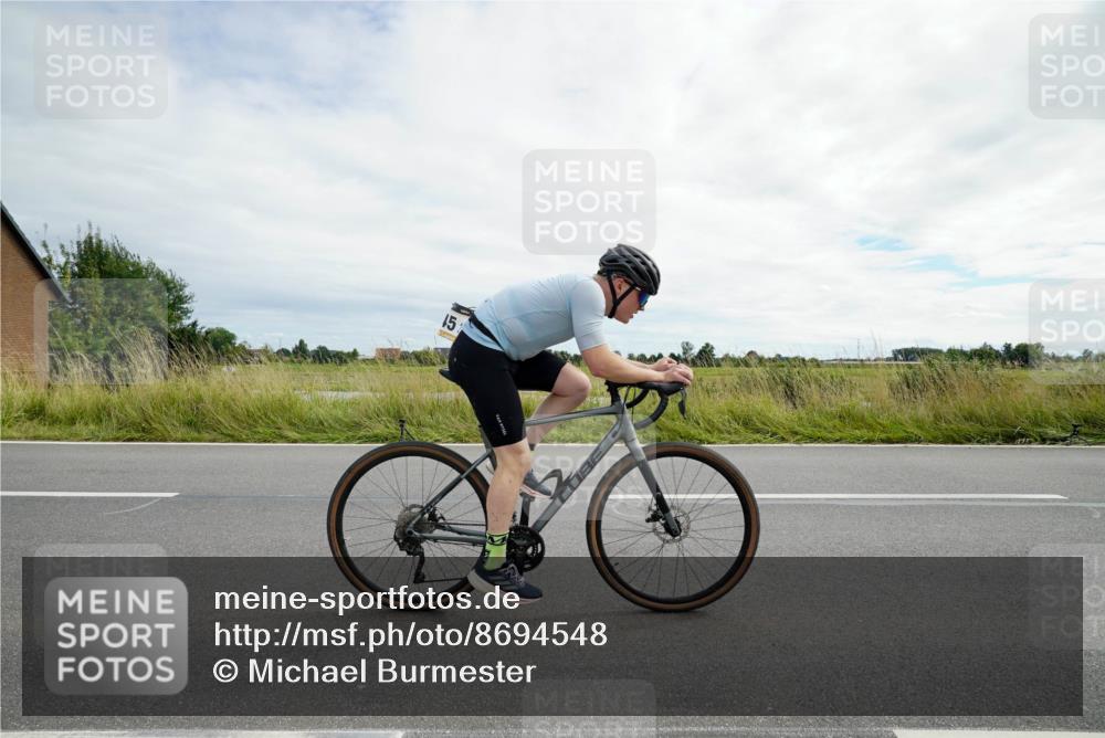 31.08.2025 - Elbe Triathlon Hamburg Michael Burmester http://msf.ph/oto/8694548 31.08.2025 15:21:22 Radfahren  meine-sportfotos.de