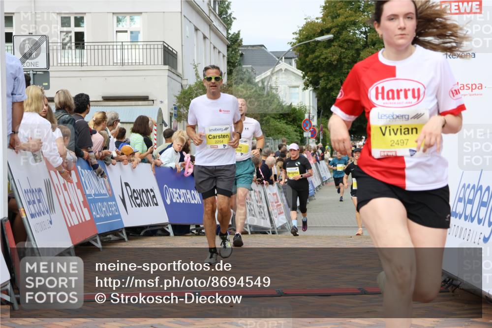 31.08.2025 - 21. Blankeneser Heldenlauf Strokosch-Dieckow http://msf.ph/oto/8694549 31.08.2025 10:26:32 Ziel 2706, 2254, 2497, 2688, 2007 meine-sportfotos.de