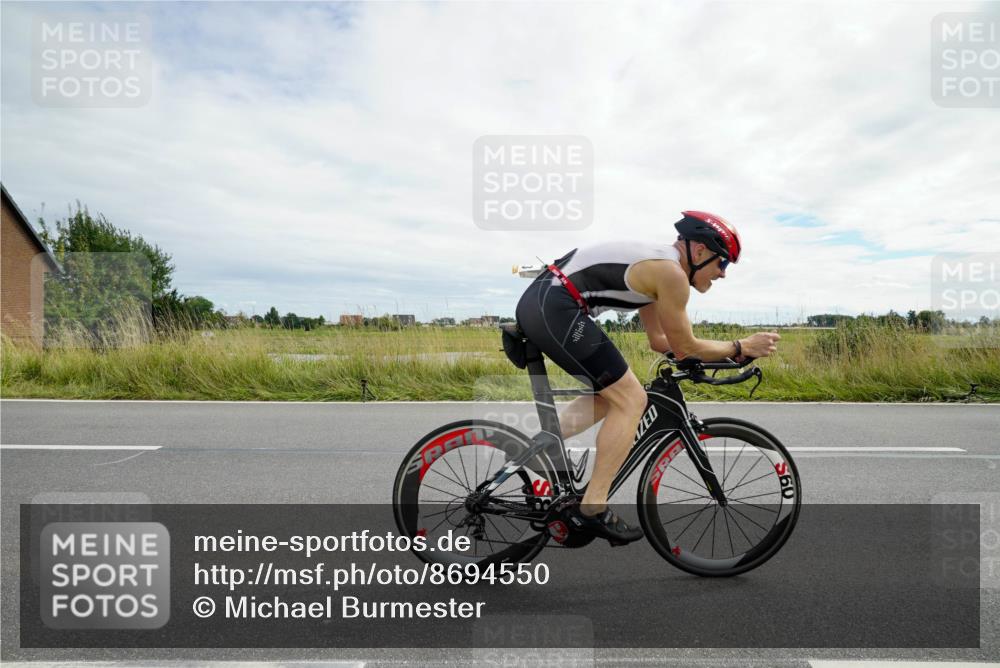 31.08.2025 - Elbe Triathlon Hamburg Michael Burmester http://msf.ph/oto/8694550 31.08.2025 15:21:24 Radfahren  meine-sportfotos.de