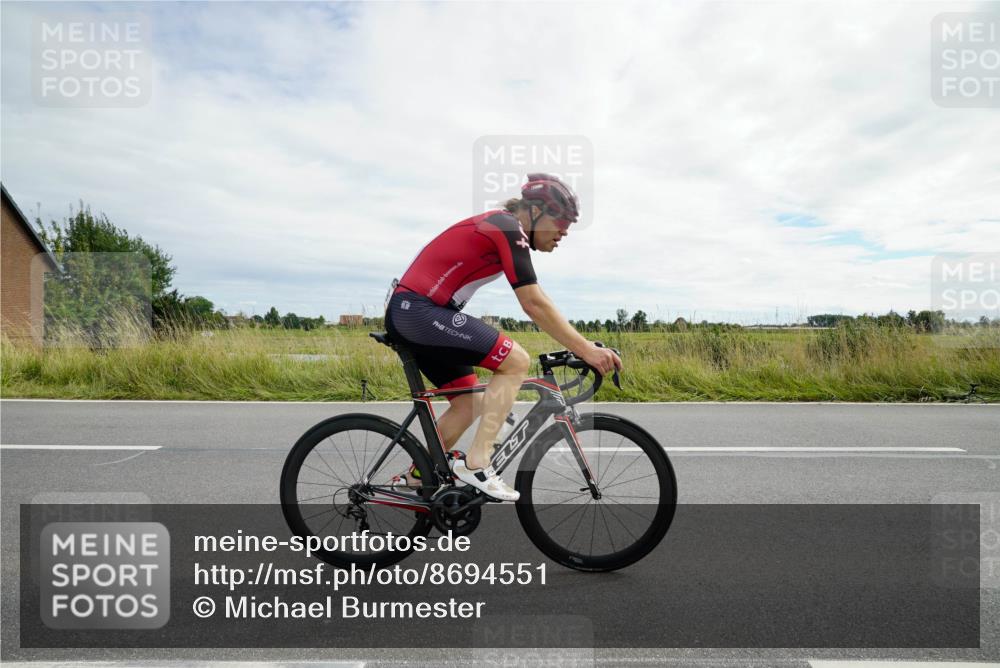 31.08.2025 - Elbe Triathlon Hamburg Michael Burmester http://msf.ph/oto/8694551 31.08.2025 15:21:25 Radfahren  meine-sportfotos.de