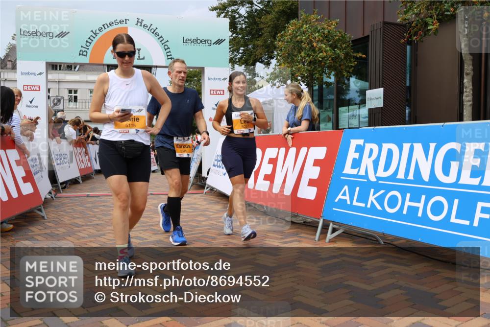 31.08.2025 - 21. Blankeneser Heldenlauf Strokosch-Dieckow http://msf.ph/oto/8694552 31.08.2025 12:35:09 Ziel 5115, 5315, 5689, 5037, 4267 meine-sportfotos.de