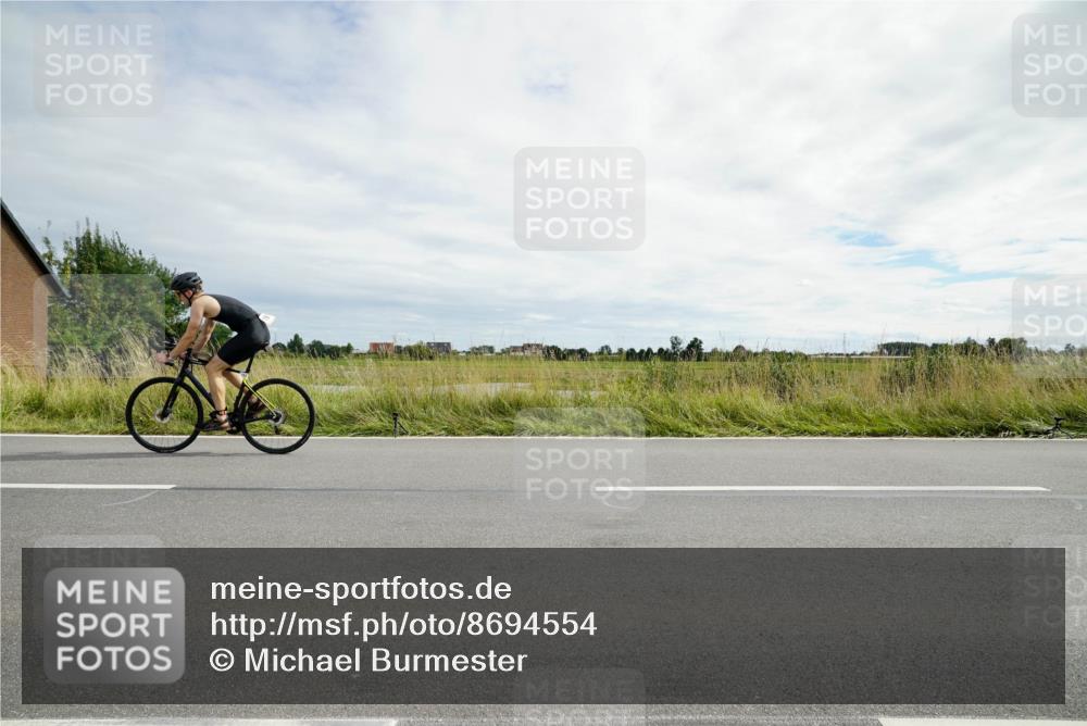 31.08.2025 - Elbe Triathlon Hamburg Michael Burmester http://msf.ph/oto/8694554 31.08.2025 15:21:49 Radfahren  meine-sportfotos.de