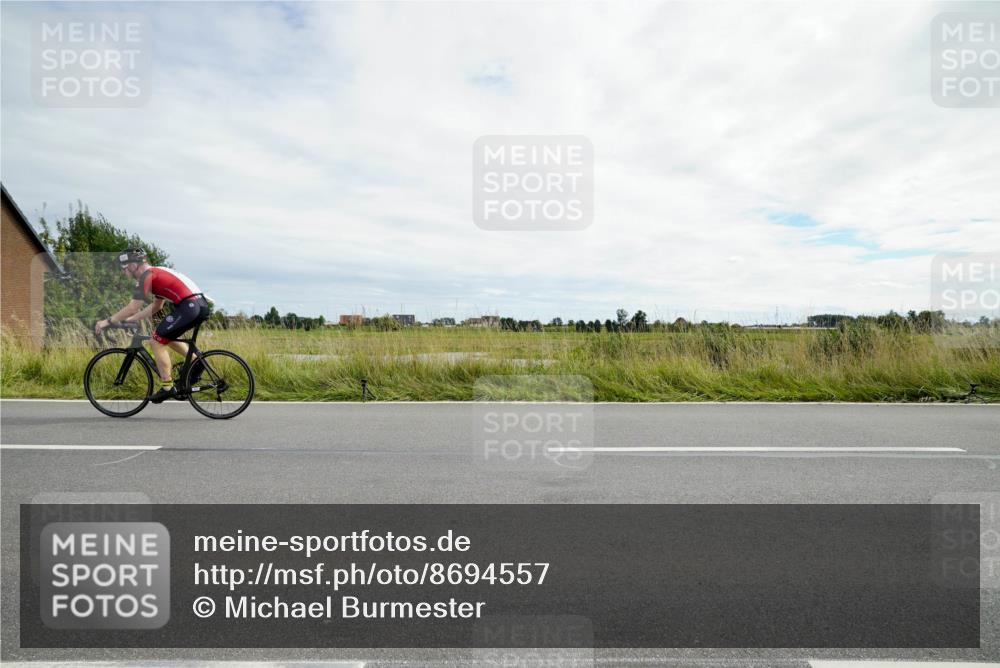 31.08.2025 - Elbe Triathlon Hamburg Michael Burmester http://msf.ph/oto/8694557 31.08.2025 15:22:16 Radfahren  meine-sportfotos.de