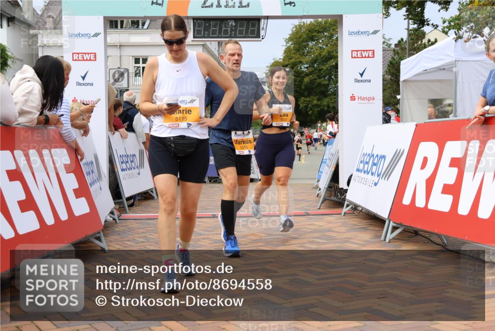 31.08.2025 - 21. Blankeneser Heldenlauf Strokosch-Dieckow http://msf.ph/oto/8694558 31.08.2025 12:35:08 Ziel 5266, 5115, 5315, 5689, 5037, 4267 meine-sportfotos.de