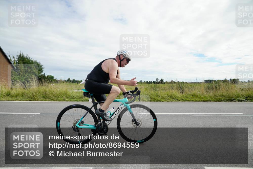 31.08.2025 - Elbe Triathlon Hamburg Michael Burmester http://msf.ph/oto/8694559 31.08.2025 15:22:45 Radfahren  meine-sportfotos.de