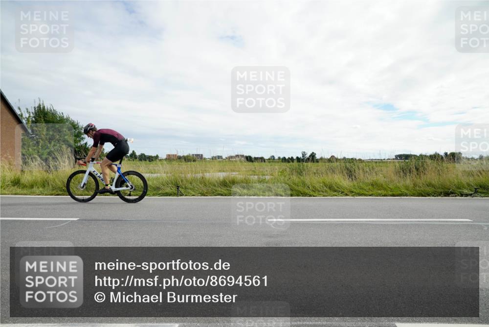 31.08.2025 - Elbe Triathlon Hamburg Michael Burmester http://msf.ph/oto/8694561 31.08.2025 15:22:51 Radfahren  meine-sportfotos.de