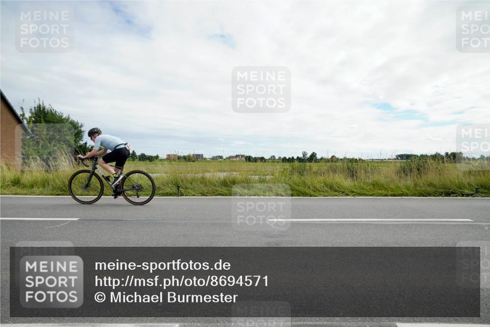 31.08.2025 - Elbe Triathlon Hamburg Michael Burmester http://msf.ph/oto/8694571 31.08.2025 15:23:26 Radfahren  meine-sportfotos.de