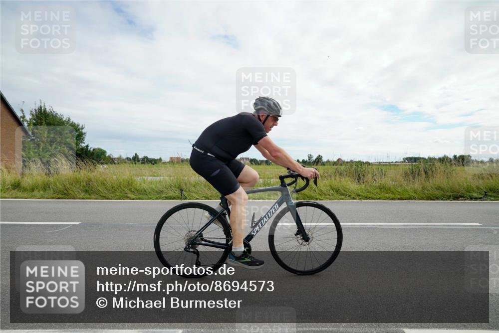 31.08.2025 - Elbe Triathlon Hamburg Michael Burmester http://msf.ph/oto/8694573 31.08.2025 15:23:27 Radfahren  meine-sportfotos.de