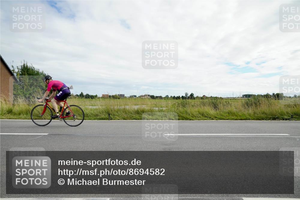 31.08.2025 - Elbe Triathlon Hamburg Michael Burmester http://msf.ph/oto/8694582 31.08.2025 15:24:49 Radfahren  meine-sportfotos.de