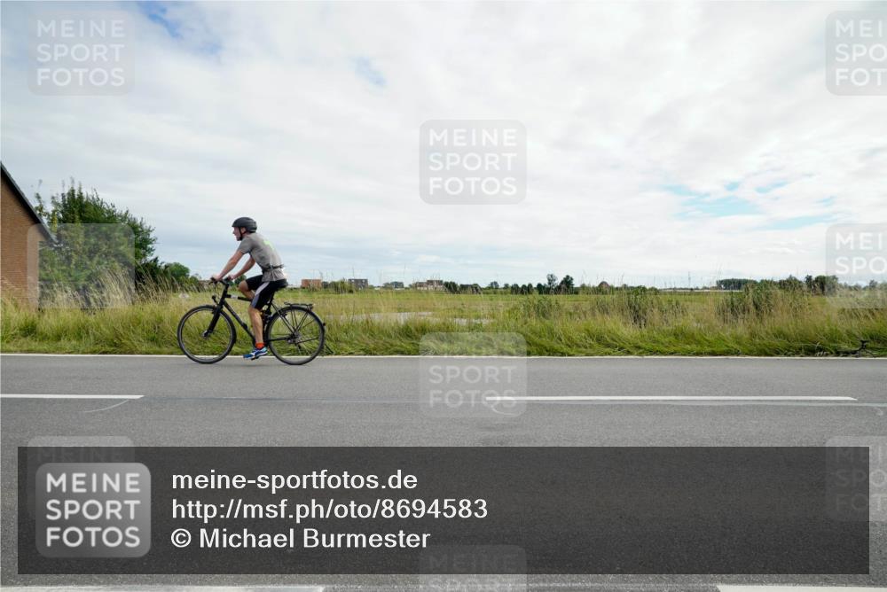 31.08.2025 - Elbe Triathlon Hamburg Michael Burmester http://msf.ph/oto/8694583 31.08.2025 15:24:50 Radfahren  meine-sportfotos.de