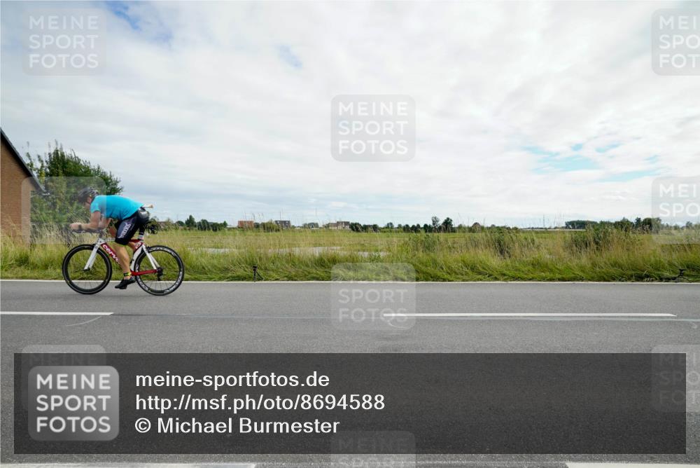 31.08.2025 - Elbe Triathlon Hamburg Michael Burmester http://msf.ph/oto/8694588 31.08.2025 15:24:55 Radfahren  meine-sportfotos.de