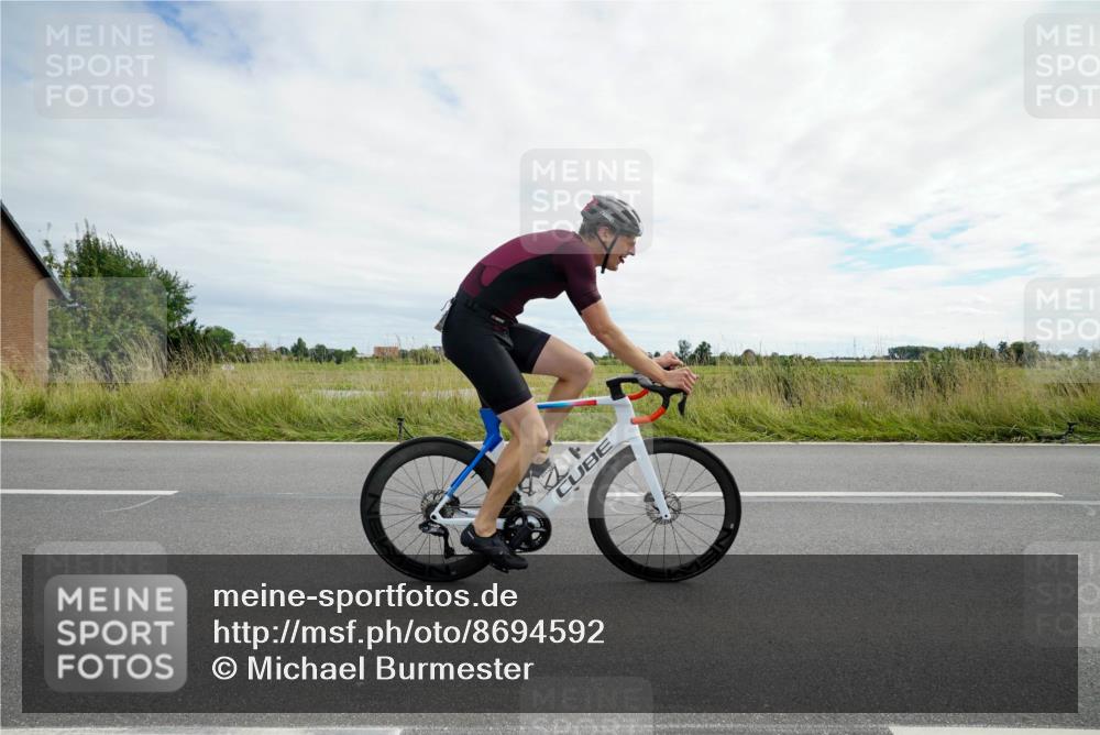 31.08.2025 - Elbe Triathlon Hamburg Michael Burmester http://msf.ph/oto/8694592 31.08.2025 15:25:18 Radfahren  meine-sportfotos.de
