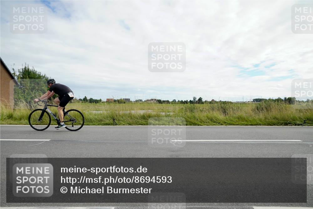 31.08.2025 - Elbe Triathlon Hamburg Michael Burmester http://msf.ph/oto/8694593 31.08.2025 15:25:21 Radfahren  meine-sportfotos.de