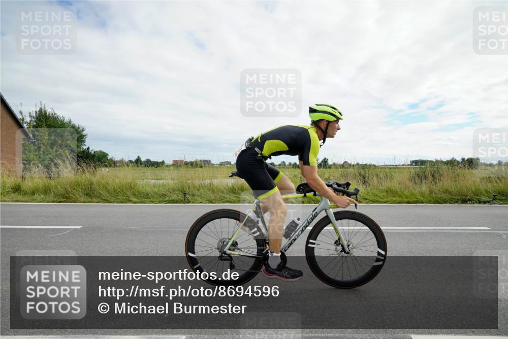 31.08.2025 - Elbe Triathlon Hamburg Michael Burmester http://msf.ph/oto/8694596 31.08.2025 15:25:43 Radfahren  meine-sportfotos.de