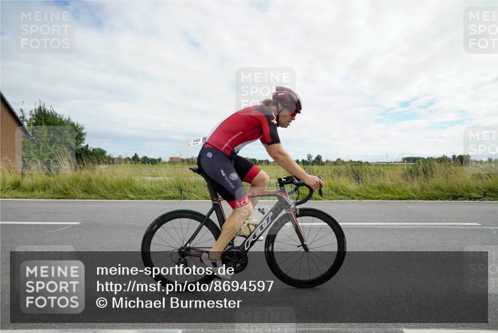 31.08.2025 - Elbe Triathlon Hamburg Michael Burmester http://msf.ph/oto/8694597 31.08.2025 15:25:48 Radfahren  meine-sportfotos.de