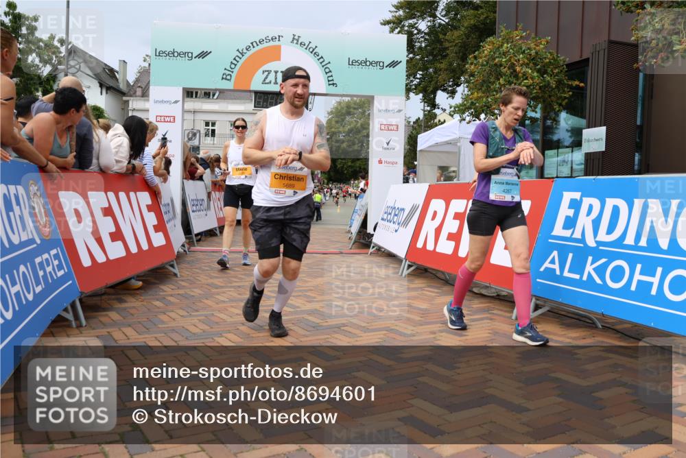 31.08.2025 - 21. Blankeneser Heldenlauf Strokosch-Dieckow http://msf.ph/oto/8694601 31.08.2025 12:35:06 Ziel 5266, 5115, 5315, 5689, 5037, 4267, 4373 meine-sportfotos.de