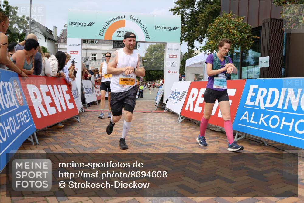 31.08.2025 - 21. Blankeneser Heldenlauf Strokosch-Dieckow http://msf.ph/oto/8694608 31.08.2025 12:35:05 Ziel 5266, 5115, 5315, 5689, 5037, 4267, 4373 meine-sportfotos.de