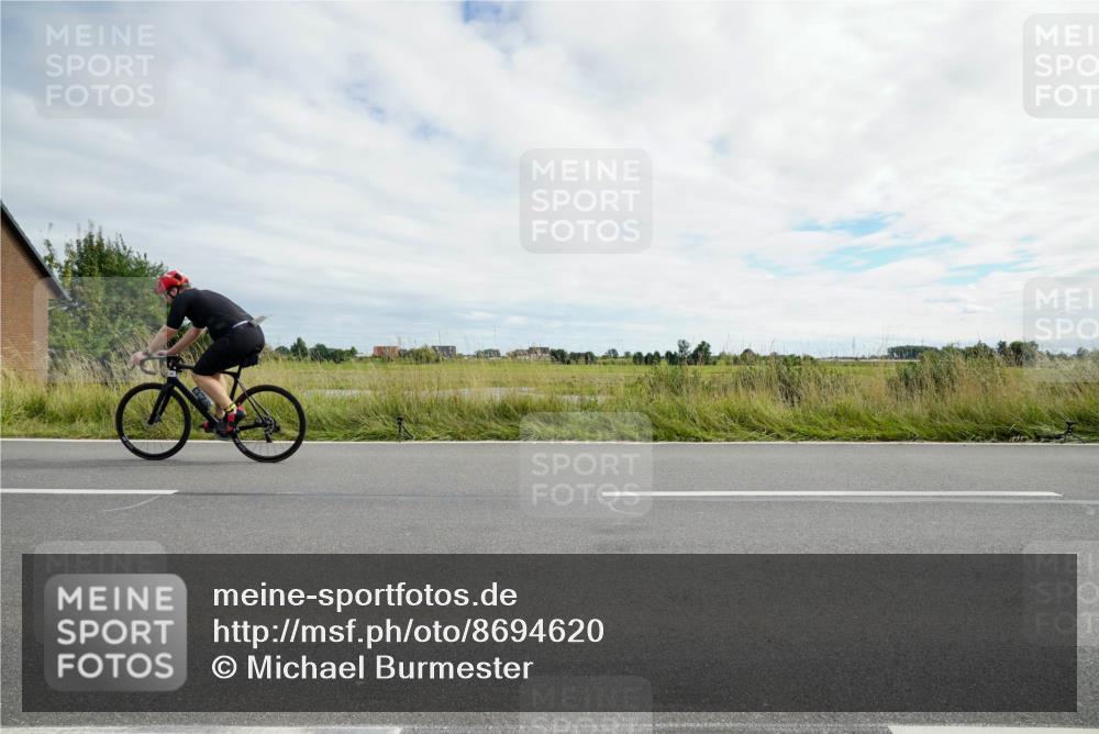 31.08.2025 - Elbe Triathlon Hamburg Michael Burmester http://msf.ph/oto/8694620 31.08.2025 15:27:49 Radfahren  meine-sportfotos.de