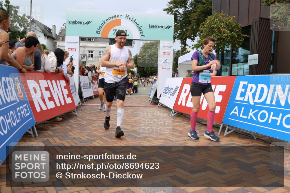 31.08.2025 - 21. Blankeneser Heldenlauf Strokosch-Dieckow http://msf.ph/oto/8694623 31.08.2025 12:35:05 Ziel 5266, 5115, 5315, 5689, 5037, 4267, 4373 meine-sportfotos.de