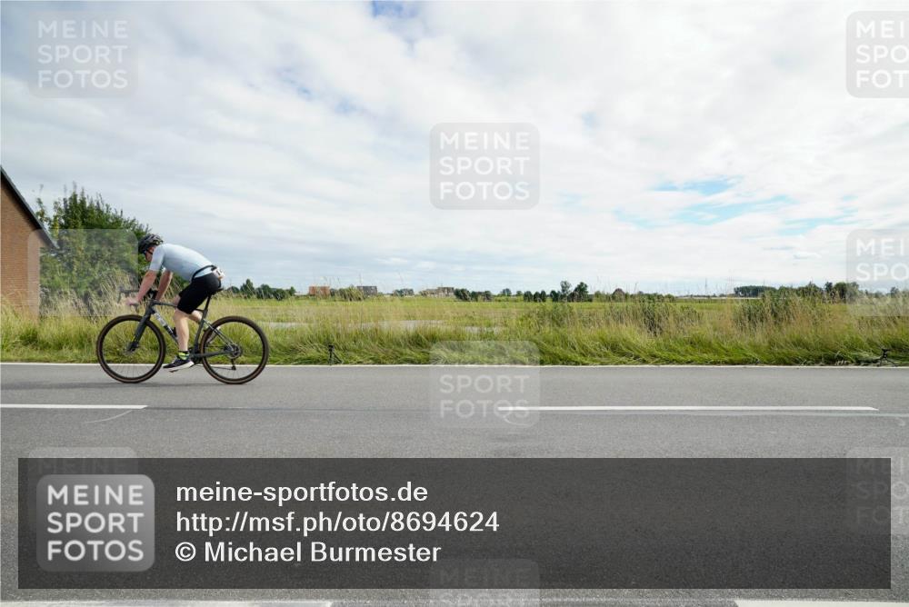 31.08.2025 - Elbe Triathlon Hamburg Michael Burmester http://msf.ph/oto/8694624 31.08.2025 15:28:04 Radfahren  meine-sportfotos.de