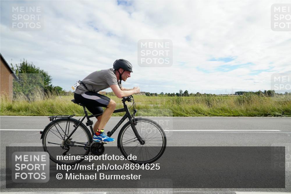 31.08.2025 - Elbe Triathlon Hamburg Michael Burmester http://msf.ph/oto/8694625 31.08.2025 15:28:11 Radfahren  meine-sportfotos.de
