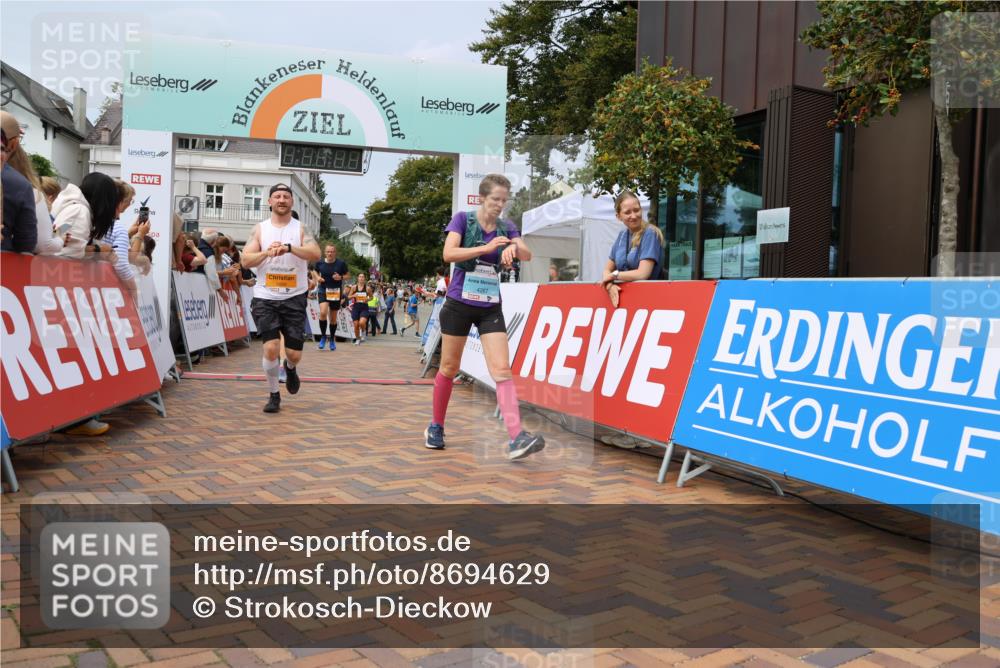 31.08.2025 - 21. Blankeneser Heldenlauf Strokosch-Dieckow http://msf.ph/oto/8694629 31.08.2025 12:35:04 Ziel 5266, 5115, 5315, 5689, 5037, 4267, 4373 meine-sportfotos.de
