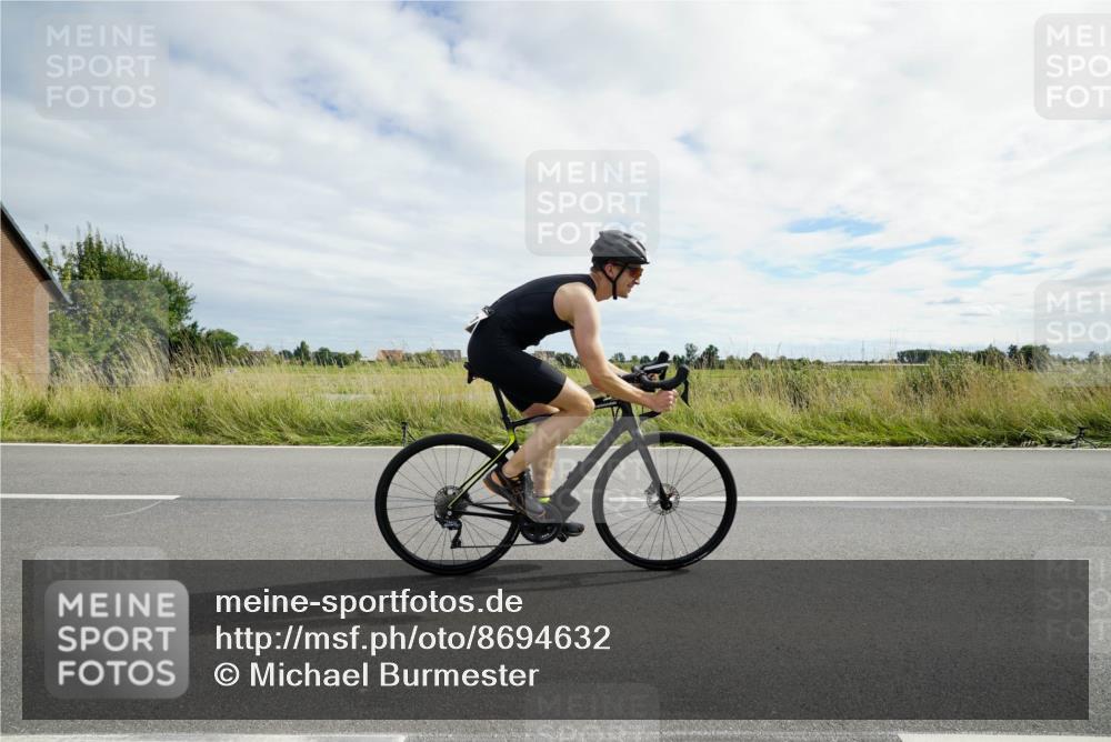 31.08.2025 - Elbe Triathlon Hamburg Michael Burmester http://msf.ph/oto/8694632 31.08.2025 15:29:06 Radfahren  meine-sportfotos.de