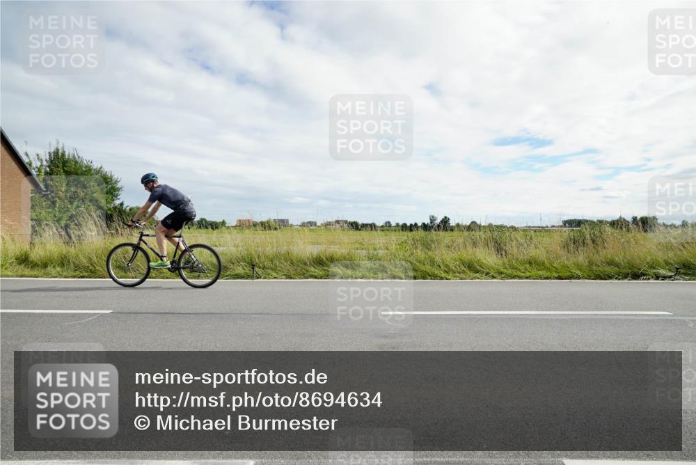 31.08.2025 - Elbe Triathlon Hamburg Michael Burmester http://msf.ph/oto/8694634 31.08.2025 15:29:08 Radfahren  meine-sportfotos.de