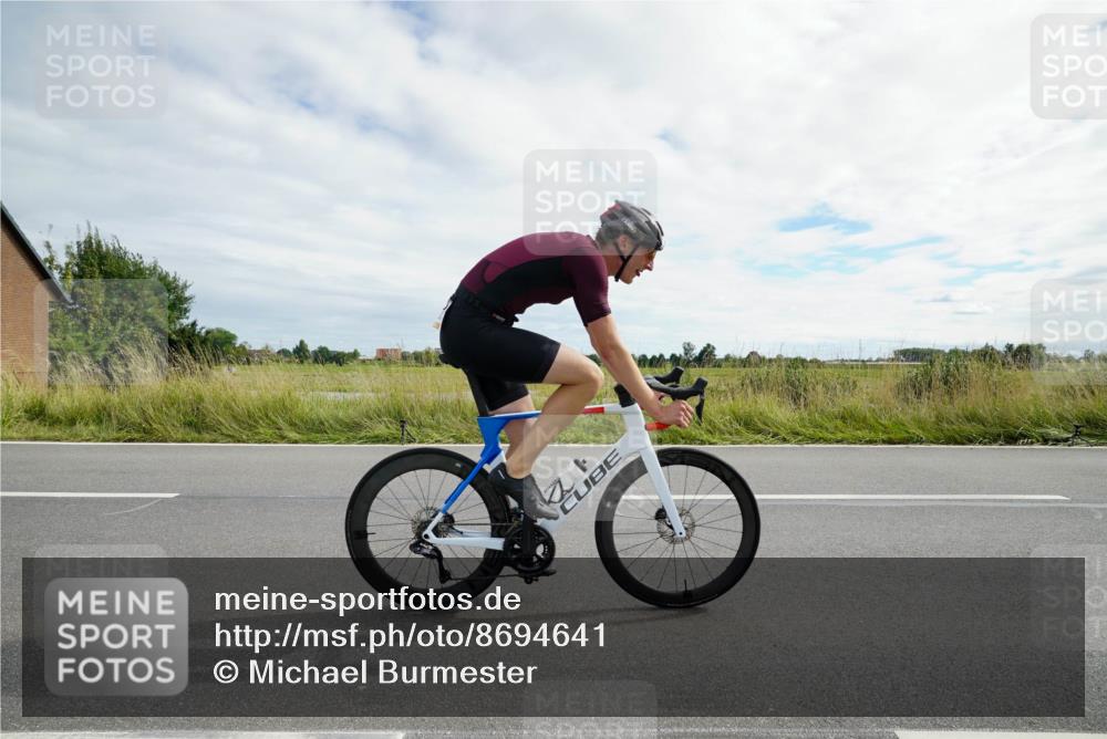 31.08.2025 - Elbe Triathlon Hamburg Michael Burmester http://msf.ph/oto/8694641 31.08.2025 15:29:41 Radfahren  meine-sportfotos.de