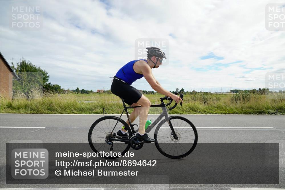 31.08.2025 - Elbe Triathlon Hamburg Michael Burmester http://msf.ph/oto/8694642 31.08.2025 15:29:46 Radfahren  meine-sportfotos.de