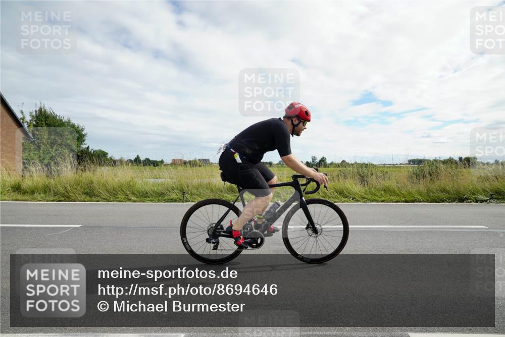31.08.2025 - Elbe Triathlon Hamburg Michael Burmester http://msf.ph/oto/8694646 31.08.2025 15:30:19 Radfahren  meine-sportfotos.de