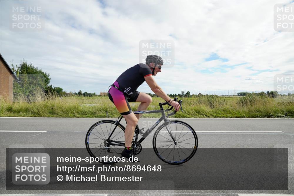 31.08.2025 - Elbe Triathlon Hamburg Michael Burmester http://msf.ph/oto/8694648 31.08.2025 15:30:21 Radfahren  meine-sportfotos.de