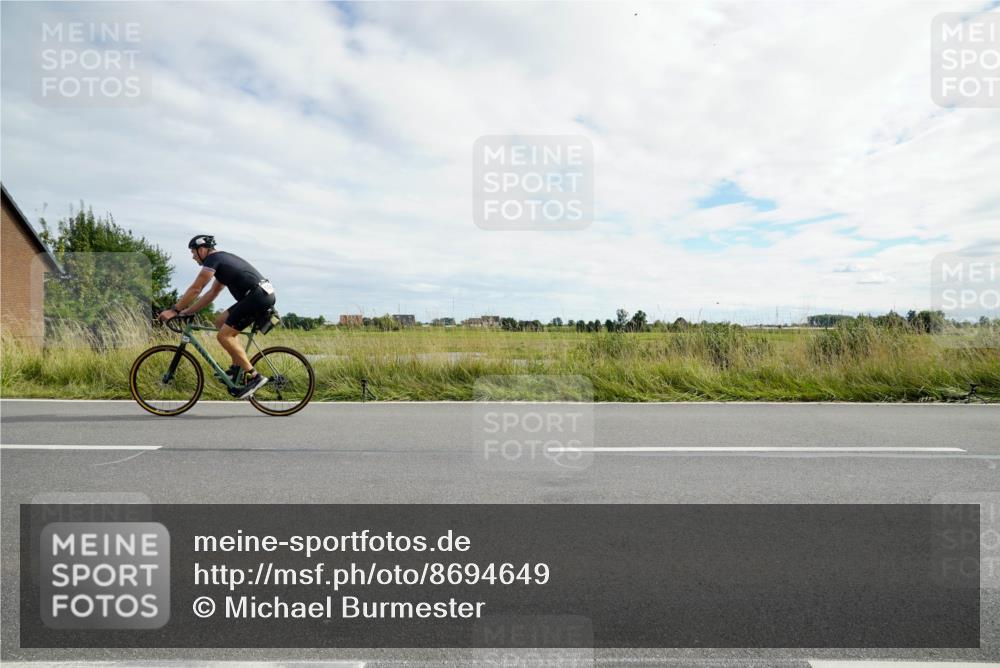31.08.2025 - Elbe Triathlon Hamburg Michael Burmester http://msf.ph/oto/8694649 31.08.2025 15:30:24 Radfahren  meine-sportfotos.de