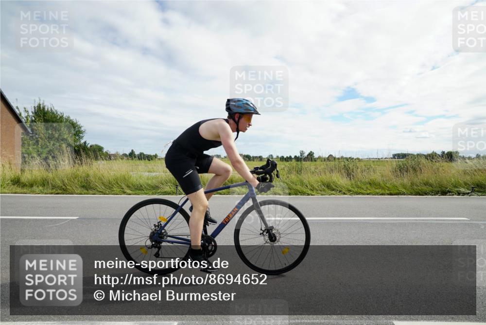 31.08.2025 - Elbe Triathlon Hamburg Michael Burmester http://msf.ph/oto/8694652 31.08.2025 15:30:42 Radfahren  meine-sportfotos.de