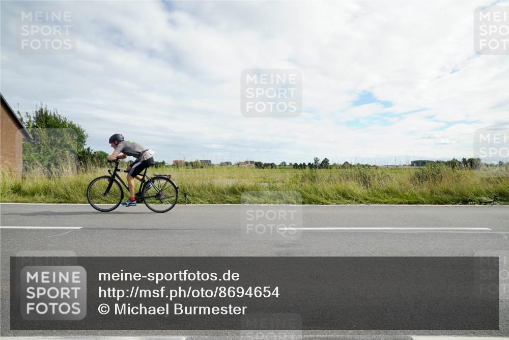 31.08.2025 - Elbe Triathlon Hamburg Michael Burmester http://msf.ph/oto/8694654 31.08.2025 15:30:46 Radfahren  meine-sportfotos.de