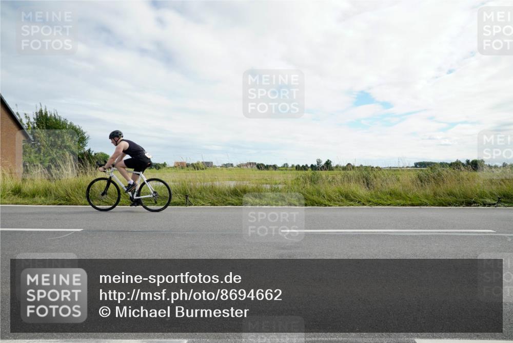 31.08.2025 - Elbe Triathlon Hamburg Michael Burmester http://msf.ph/oto/8694662 31.08.2025 15:31:19 Radfahren  meine-sportfotos.de