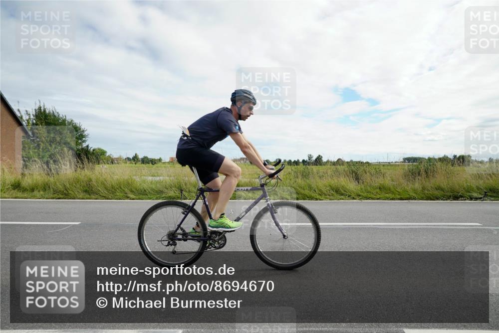 31.08.2025 - Elbe Triathlon Hamburg Michael Burmester http://msf.ph/oto/8694670 31.08.2025 15:31:50 Radfahren  meine-sportfotos.de