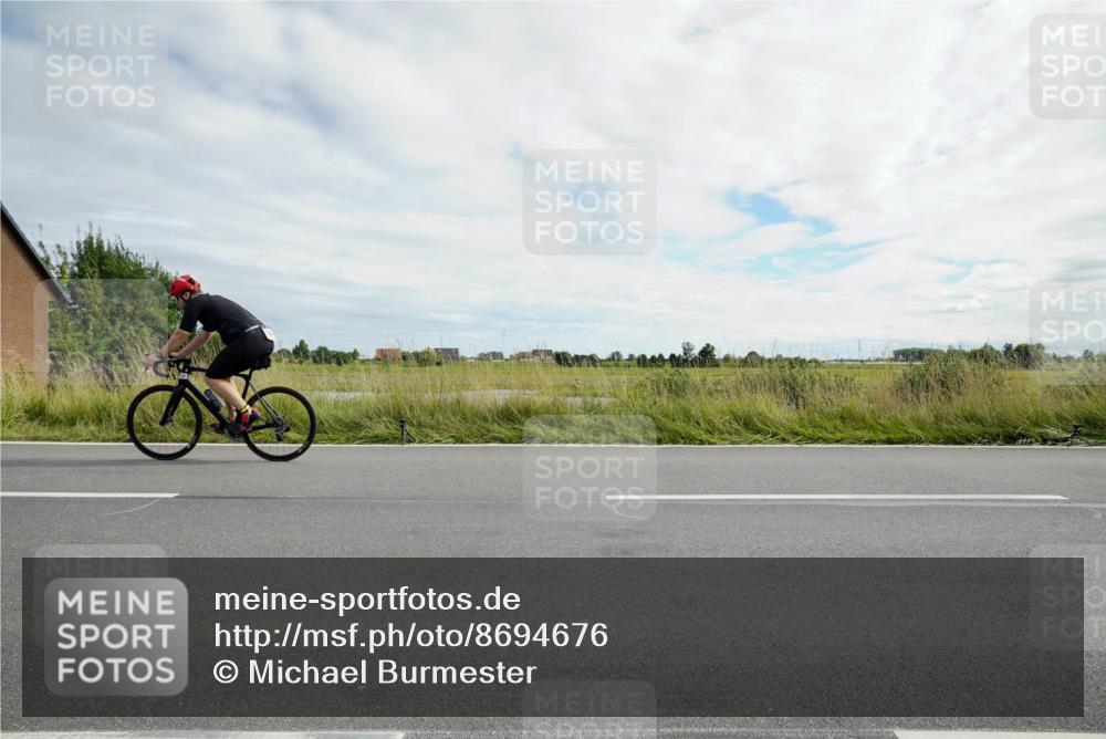 31.08.2025 - Elbe Triathlon Hamburg Michael Burmester http://msf.ph/oto/8694676 31.08.2025 15:32:20 Radfahren  meine-sportfotos.de