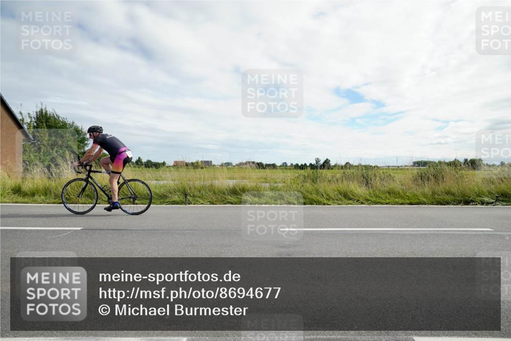 31.08.2025 - Elbe Triathlon Hamburg Michael Burmester http://msf.ph/oto/8694677 31.08.2025 15:32:27 Radfahren  meine-sportfotos.de