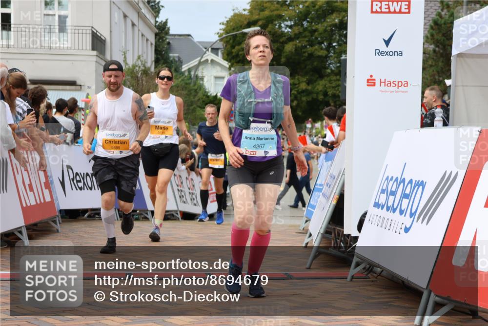 31.08.2025 - 21. Blankeneser Heldenlauf Strokosch-Dieckow http://msf.ph/oto/8694679 31.08.2025 12:35:03 Ziel 5266, 5115, 5315, 5689, 5037, 4267, 4373 meine-sportfotos.de