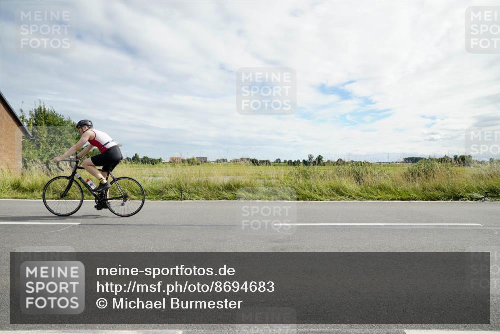 31.08.2025 - Elbe Triathlon Hamburg Michael Burmester http://msf.ph/oto/8694683 31.08.2025 15:33:11 Radfahren  meine-sportfotos.de