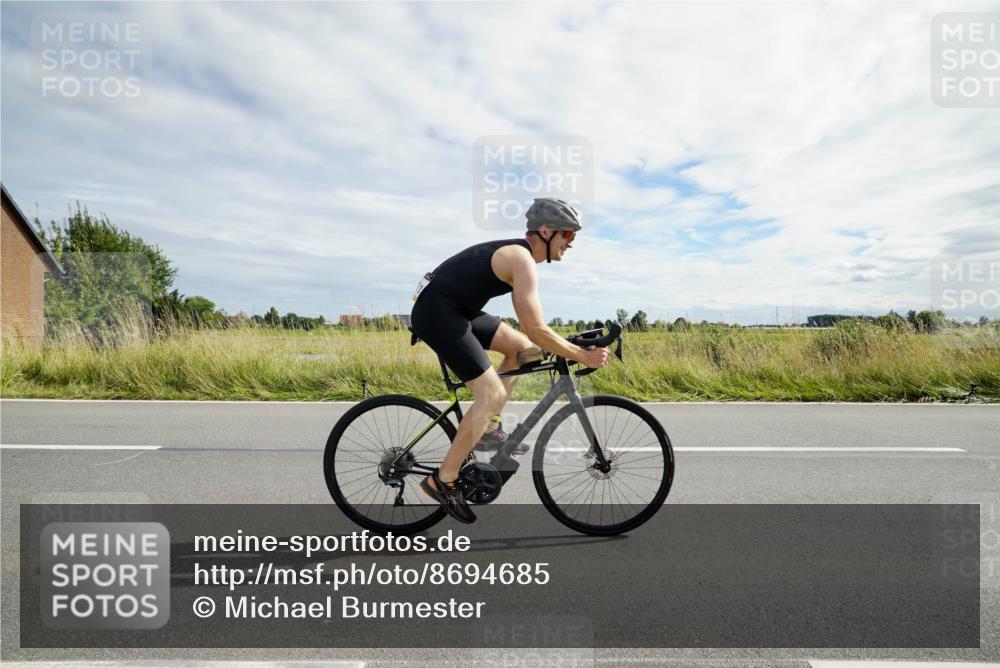 31.08.2025 - Elbe Triathlon Hamburg Michael Burmester http://msf.ph/oto/8694685 31.08.2025 15:33:41 Radfahren  meine-sportfotos.de