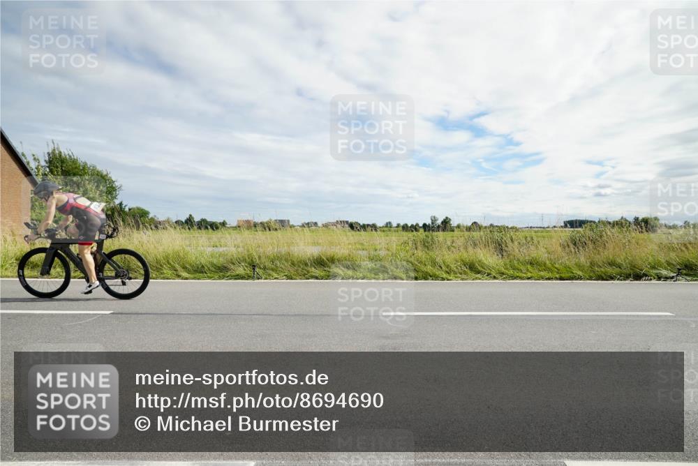 31.08.2025 - Elbe Triathlon Hamburg Michael Burmester http://msf.ph/oto/8694690 31.08.2025 15:33:47 Radfahren  meine-sportfotos.de
