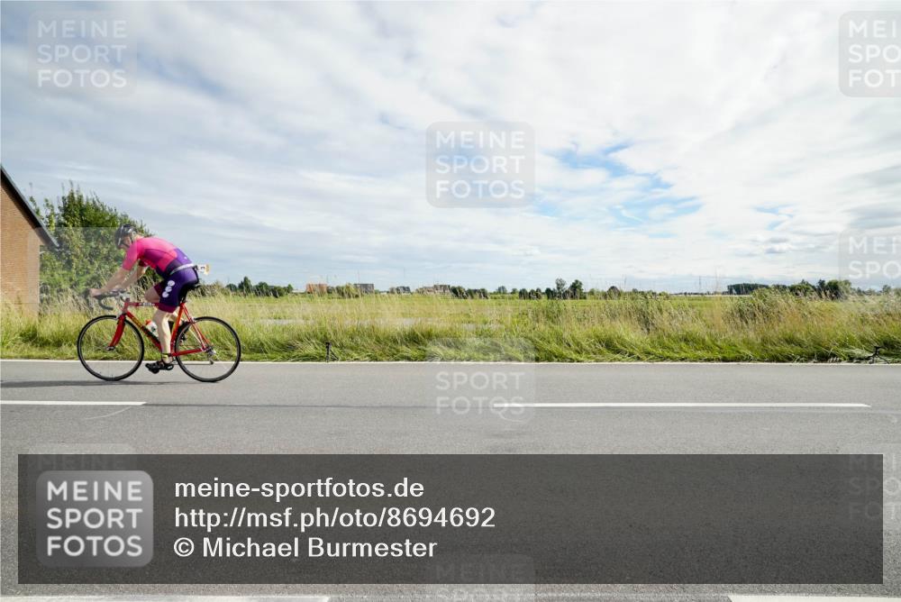 31.08.2025 - Elbe Triathlon Hamburg Michael Burmester http://msf.ph/oto/8694692 31.08.2025 15:33:53 Radfahren  meine-sportfotos.de