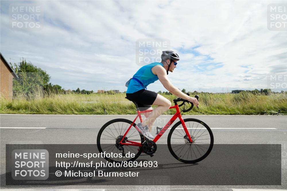 31.08.2025 - Elbe Triathlon Hamburg Michael Burmester http://msf.ph/oto/8694693 31.08.2025 15:33:54 Radfahren  meine-sportfotos.de