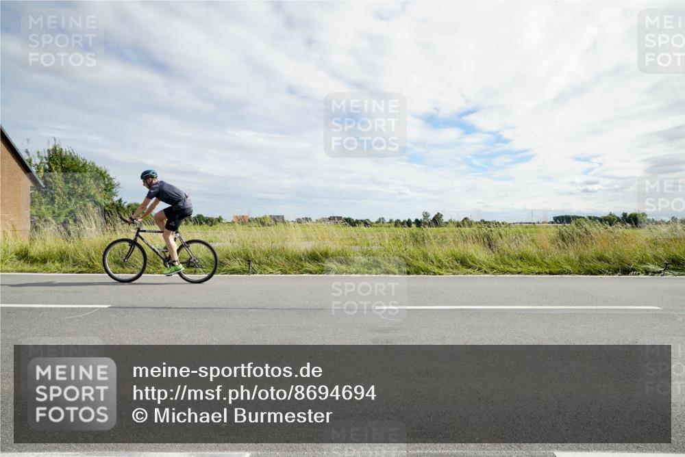 31.08.2025 - Elbe Triathlon Hamburg Michael Burmester http://msf.ph/oto/8694694 31.08.2025 15:33:57 Radfahren  meine-sportfotos.de