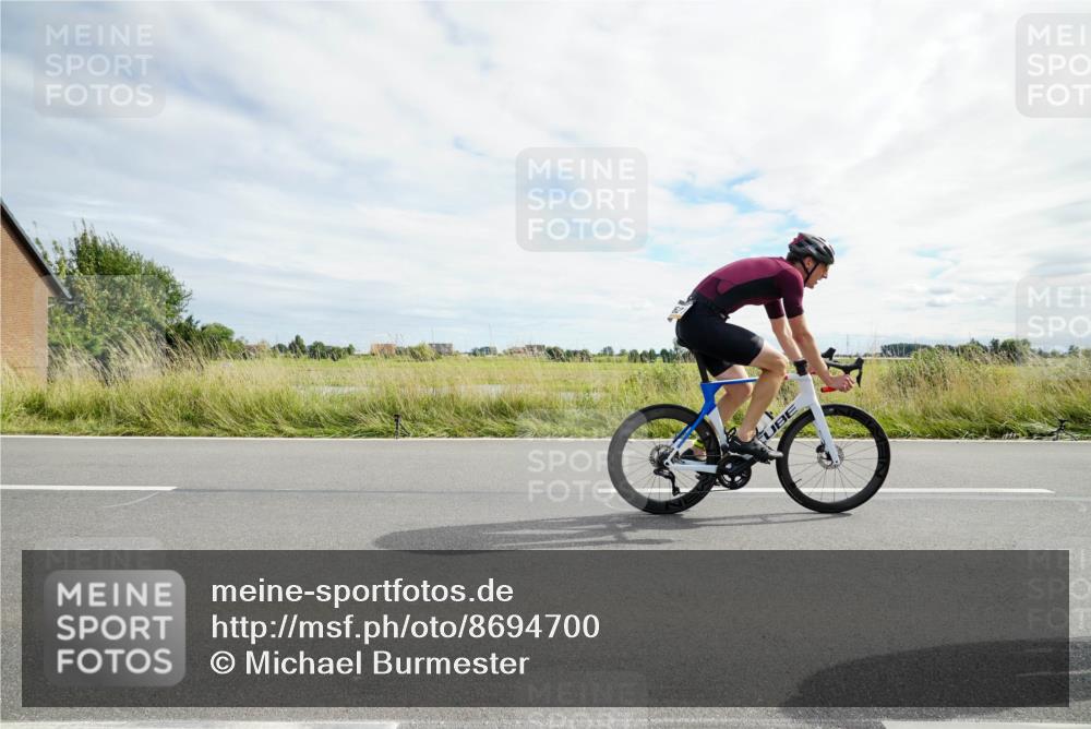 31.08.2025 - Elbe Triathlon Hamburg Michael Burmester http://msf.ph/oto/8694700 31.08.2025 15:34:06 Radfahren  meine-sportfotos.de